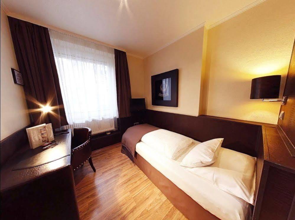 Boutique Hotel Duesseldorf Berial Bagian luar foto